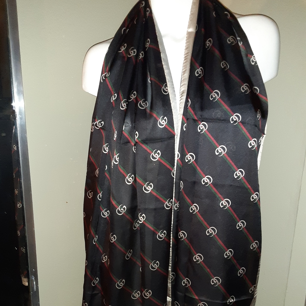 Gucci Genuine Silk scarf